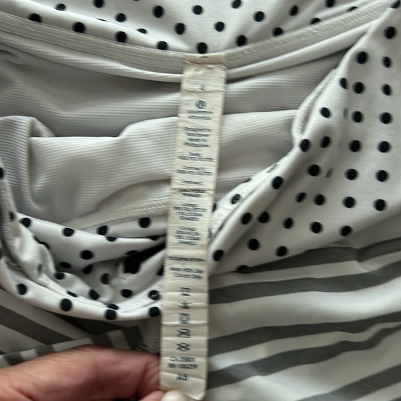Lululemon running shorts, size 4, white with black polka dots and stripes - Picture 5 of 6